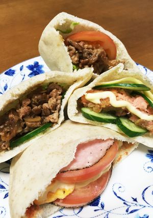 あるものでピタサンド♪たまごと鮭と焼き肉-レシピのメイン写真
