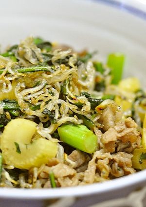 簡単◎春菊とセロリと豚肉とおじゃこの丼-レシピのメイン写真