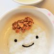 デコ離乳食☆ベビーフェイスな納豆おかゆ
