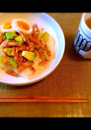アボガド＆ベーコン＆ゆで卵！信号丼ぶりw-レシピのメイン写真