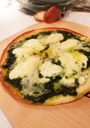 バジルソースとマスカルポーネのピザ-レシピのメイン写真