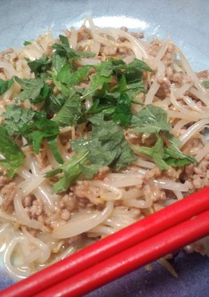 もやしと挽肉の味噌チーズ炒め★大葉添え-レシピのメイン写真