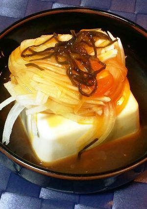 濃厚Ｗ食感！黄身昆布ダレのオニオン冷奴-レシピのメイン写真