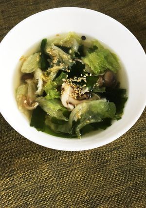 お店の味！簡単ワカメとレタスの絶品スープ-レシピのメイン写真