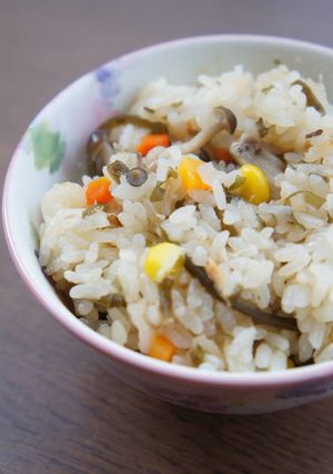 ミックスべジ・ツナ・塩昆布の炊き込みご飯-レシピのメイン写真