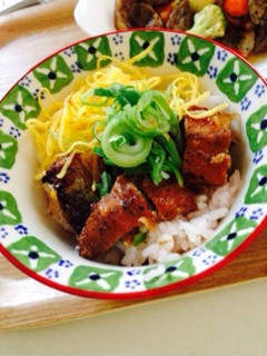 乗せて混ぜて。サンマ蒲焼でチラシ寿司風-レシピのメイン写真