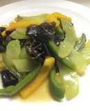 生・茎レタスとキクラゲの塩炒め