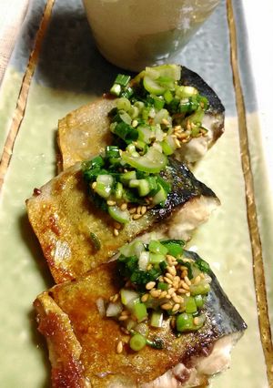 パリッと焼いて♪焼き鯖のネギ醤油かけ-レシピのメイン写真