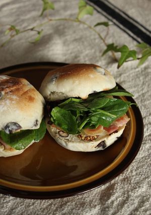 朝ごはんに濱田屋の豆パンでサンドイッチ-レシピのメイン写真