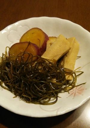 高野豆腐･さつま芋･きざみ昆布の煮物♪-レシピのメイン写真
