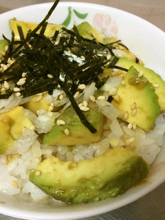 材料2つで超簡単☆アボカドと長ネギ丼!-レシピのメイン写真
