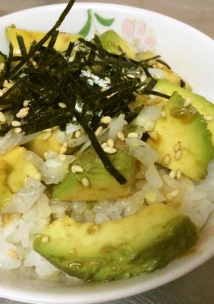 材料2つで超簡単☆アボカドと長ネギ丼！-レシピのメイン写真