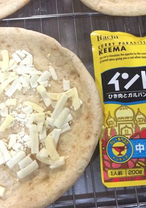 冷凍ピザ生地にトッピング3種類-レシピのメイン写真
