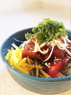 簡単ランチ!漬けまぐろの彩り丼-レシピのメイン写真