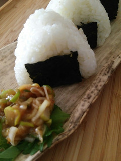 ご飯のお供!胡桃・葱味噌☆おにぎり♪-レシピのメイン写真
