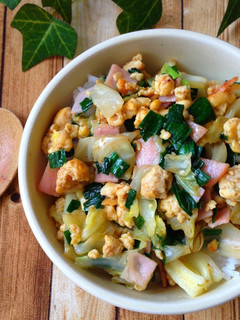 卵1コと高野豆腐1枚で炒り卵!にら玉丼-レシピのメイン写真
