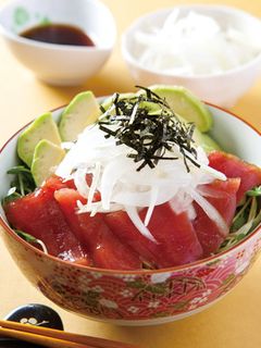 スライス玉ネギとマグロの漬け丼-レシピのメイン写真