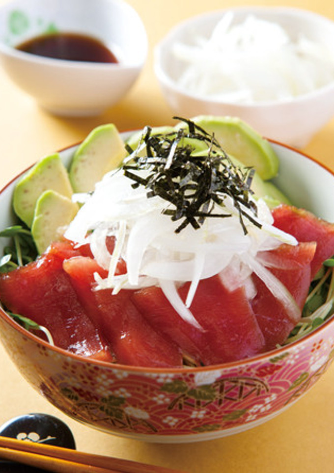 スライス玉ネギとマグロの漬け丼-レシピのメイン写真
