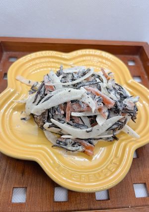 ひじき煮リメイク。玉ねぎの簡単サラダ！-レシピのメイン写真