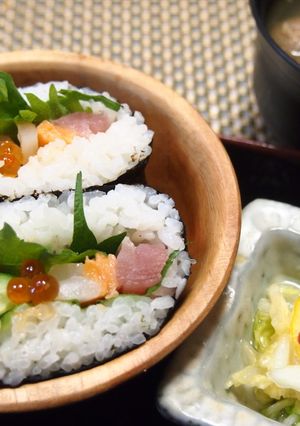 ランチに簡単！酢飯で海鮮おにぎらず-レシピのメイン写真