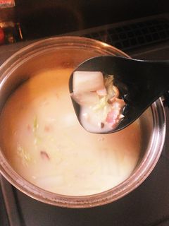 白菜とベーコンのミルクコンソメスープ-レシピのメイン写真
