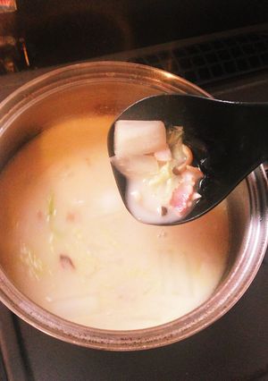 白菜とベーコンのミルクコンソメスープ-レシピのメイン写真