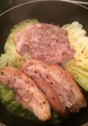 ストウブ任せ☆豚塊肉と冬キャベツの蒸煮-レシピのメイン写真