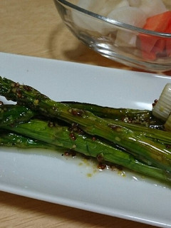 〈おつまみ〉焼きアスパラと長ネギのマリネ-レシピのメイン写真