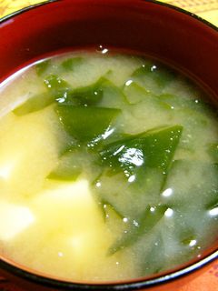 いりこだしで作る★豆腐とわかめのお味噌汁-レシピのメイン写真