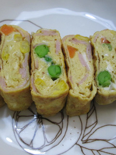 お弁当に◎MIXベジタブルとハムの卵焼き-レシピのメイン写真
