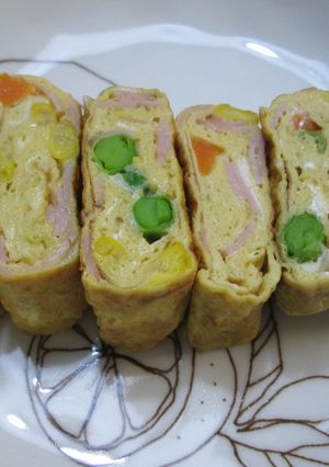お弁当に◎ＭＩＸベジタブルとハムの卵焼き-レシピのメイン写真