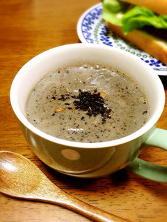 玉ねぎと納豆の黒胡麻豆乳スープ-レシピのメイン写真