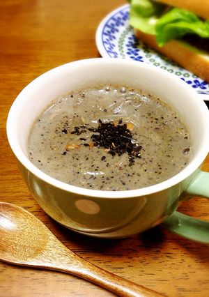 玉ねぎと納豆の黒胡麻豆乳スープ-レシピのメイン写真