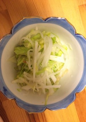 余ったガリ活用！！カブとレタスの甘酢和え-レシピのメイン写真