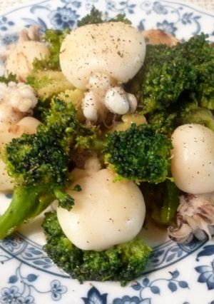 イカとブロ（青菜）の生姜＆麺つゆ炒め♪-レシピのメイン写真