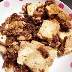รูปของ 豆腐と牛肉の煮込み