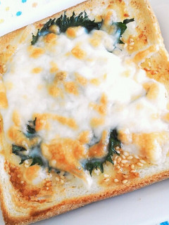簡単トースト♪シソ&チーズの味噌マヨ焼き-レシピのメイン写真
