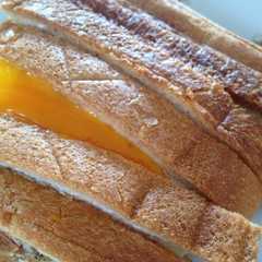 รูปของ ♡余ったパン耳で卵とろ〜りホットサンド♡