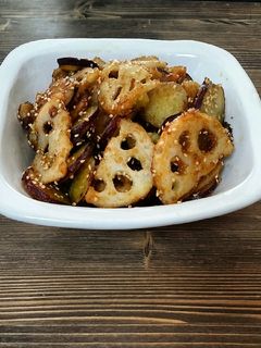 蓮根とさつま芋のごまたっぷり甘辛炒め-レシピのメイン写真