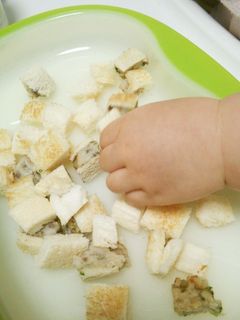 離乳食後期♪鯵ハンバーグのサンドイッチ-レシピのメイン写真