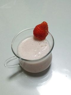 《イチゴのスムージー》-レシピのメイン写真