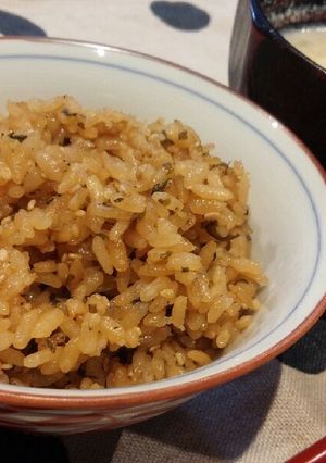 簡単炊き込み御飯《昆布ゴマごはん》-レシピのメイン写真