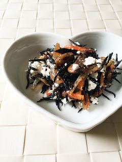 簡単!カッテージチーズとひじき煮の和え物-レシピのメイン写真