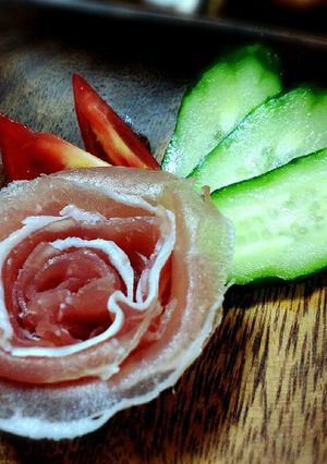 生ハムで薔薇-レシピのメイン写真