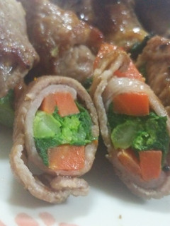 春の香り♡菜花とニンジンの肉巻き-レシピのメイン写真