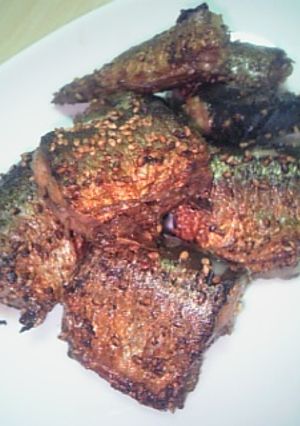 魚嫌いも喜ぶ☆秋刀魚のゴマ筒揚げ-レシピのメイン写真