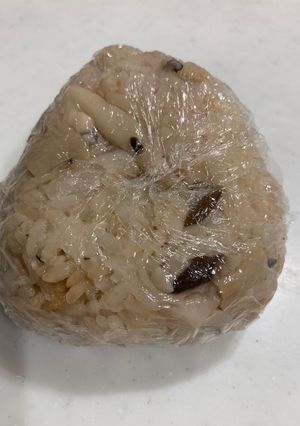 きのこの炊き込みご飯(おにぎり)-レシピのメイン写真
