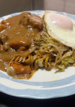 残り物のカレーで！かけるだけカレー焼そば-レシピのメイン写真