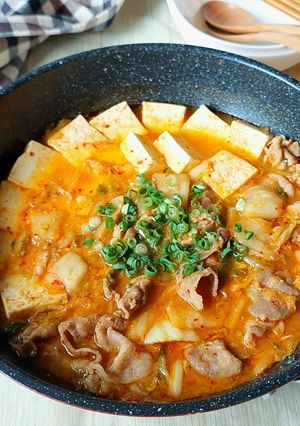 フライパンで簡単！キムチの肉豆腐☆締めも美味しい-レシピのメイン写真