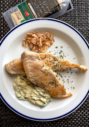 鶏胸肉ソテー　チーズほうれん草ソース-レシピのメイン写真